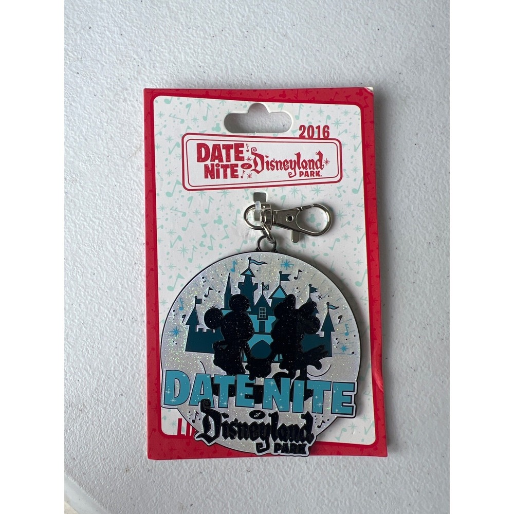 DISNEY DISNEYLAND PARK DATE NIGHT 2016 LTD ED‎ 1000 LANYARD OR KEY RING MEDAL